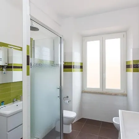 Taurasia By In Apartamento Roma